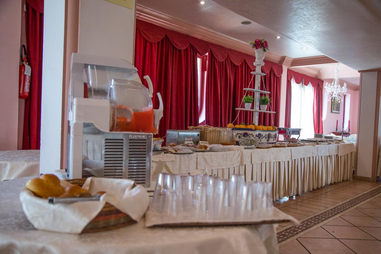 Assinos Palace Hotel Джардини-Наксос Экстерьер фото