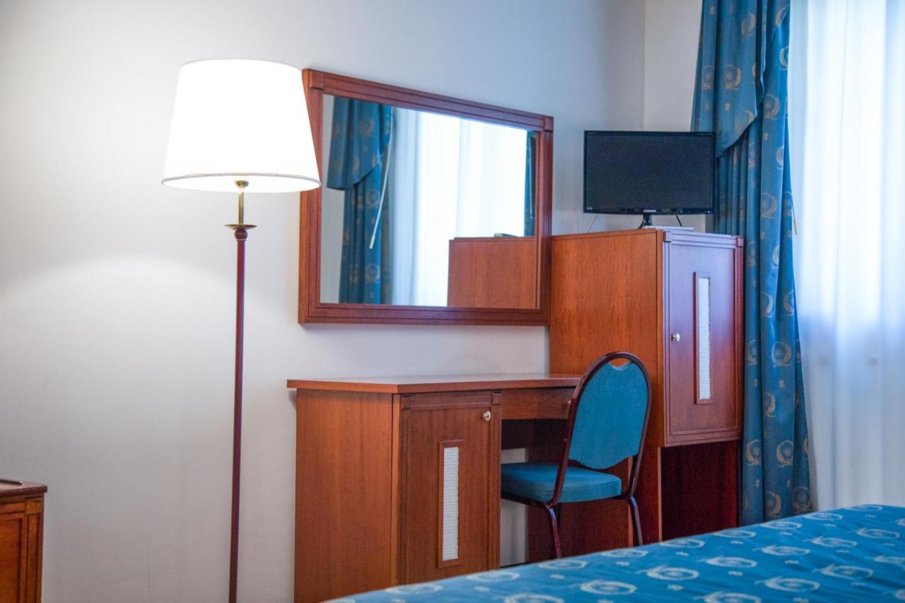 Assinos Palace Hotel Джардини-Наксос Экстерьер фото